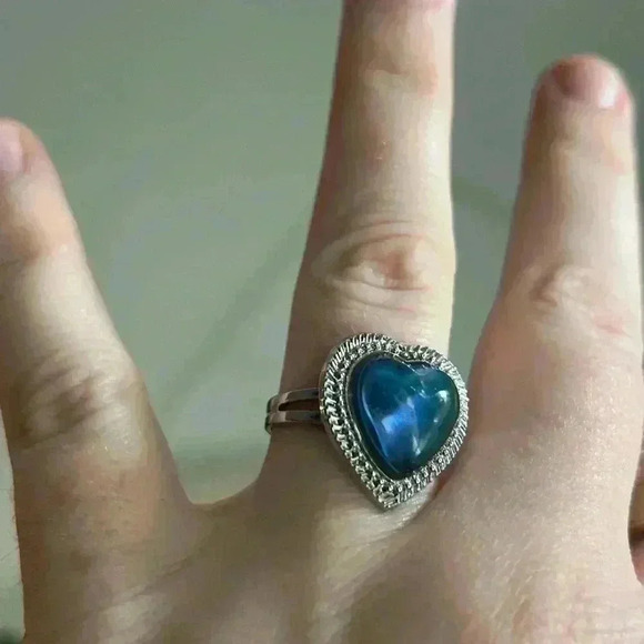 Mood Ring Warm Water Changing Temperature Drop Ring Gift Size 8-9 Cute Heart - Picture 8 of 8
